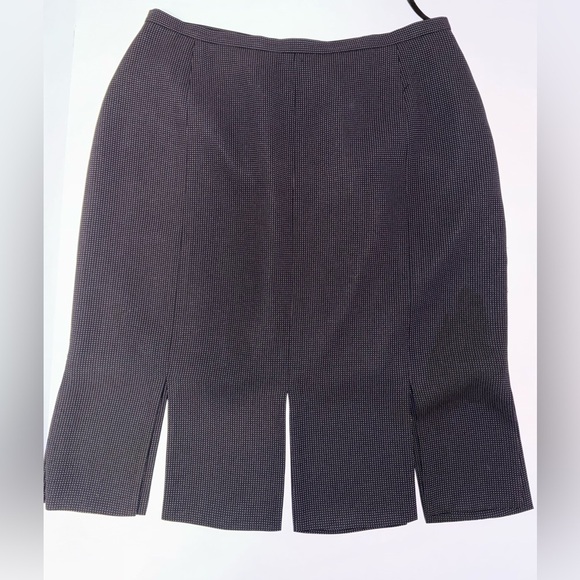 Liz Claiborne Dresses & Skirts - Liz Claiborne size 12 dress skirt NWOT🩷